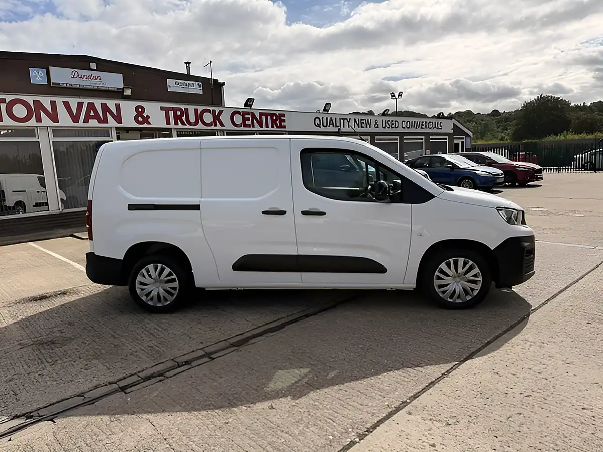 Used 2022 Peugeot Partner Professional Premium Plus L2 Leb Crew White - Interior and Exterior details 2
