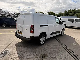 Used 2022 Peugeot Partner Professional Premium Plus L2 Leb Crew White - Interior and Exterior details 4
