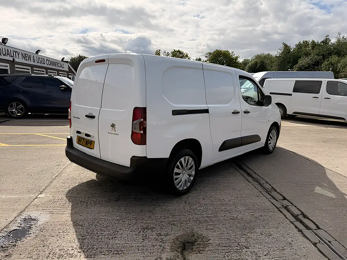 Used 2022 Peugeot Partner Professional Premium Plus L2 Leb Crew White - Interior and Exterior details 4
