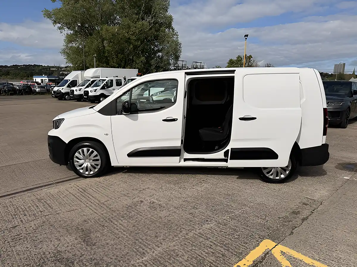Used 2022 Peugeot Partner Professional Premium Plus L2 Leb Crew White - Interior and Exterior details 9