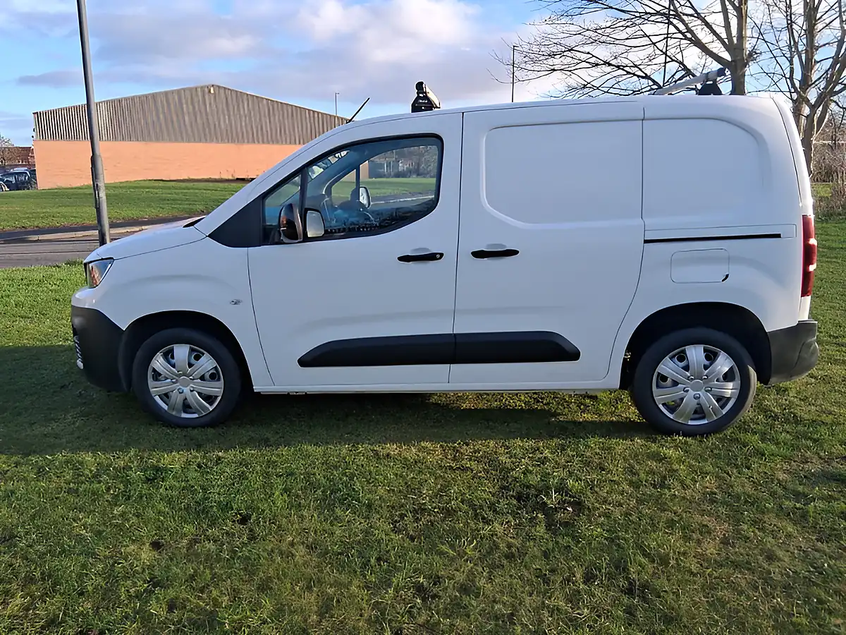 Used 2022 Peugeot Partner Professional Premium Plus White - Interior and Exterior details 2