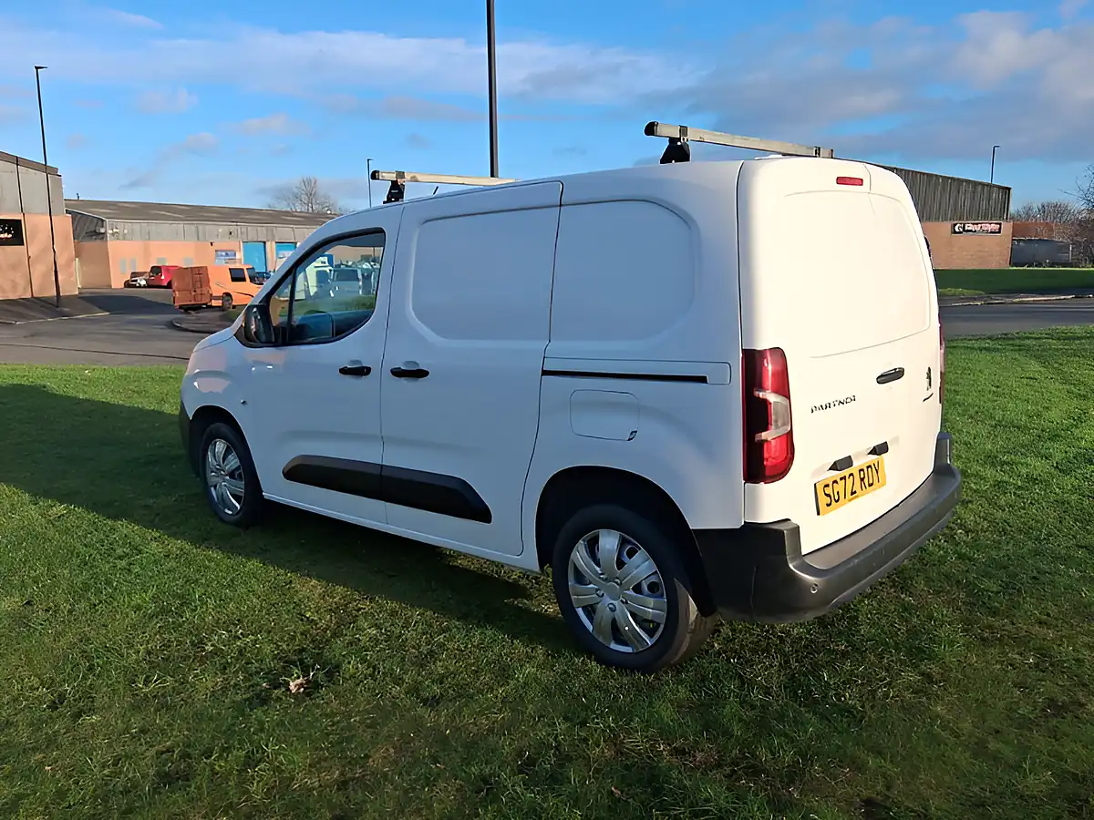 Used 2022 Peugeot Partner Professional Premium Plus White - Interior and Exterior details 3