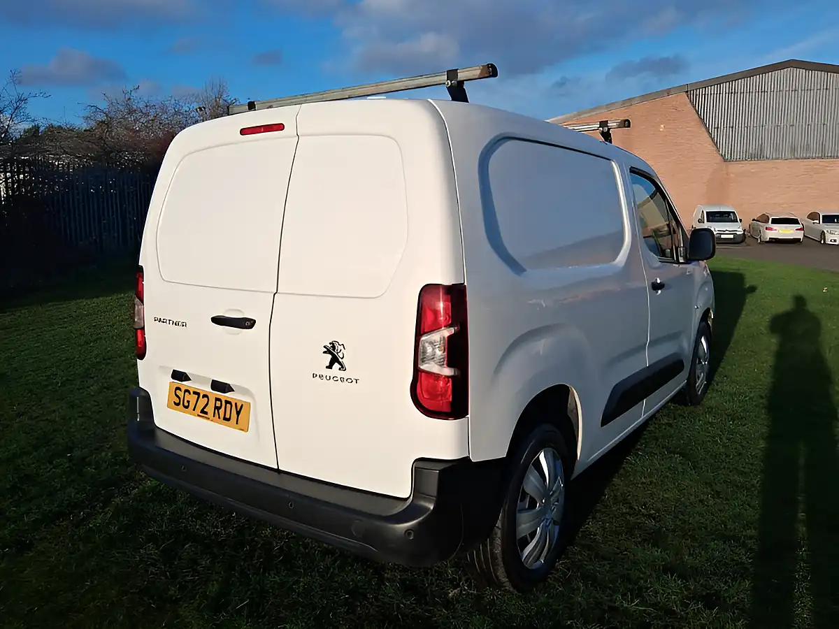 Used 2022 Peugeot Partner Professional Premium Plus White - Interior and Exterior details 5