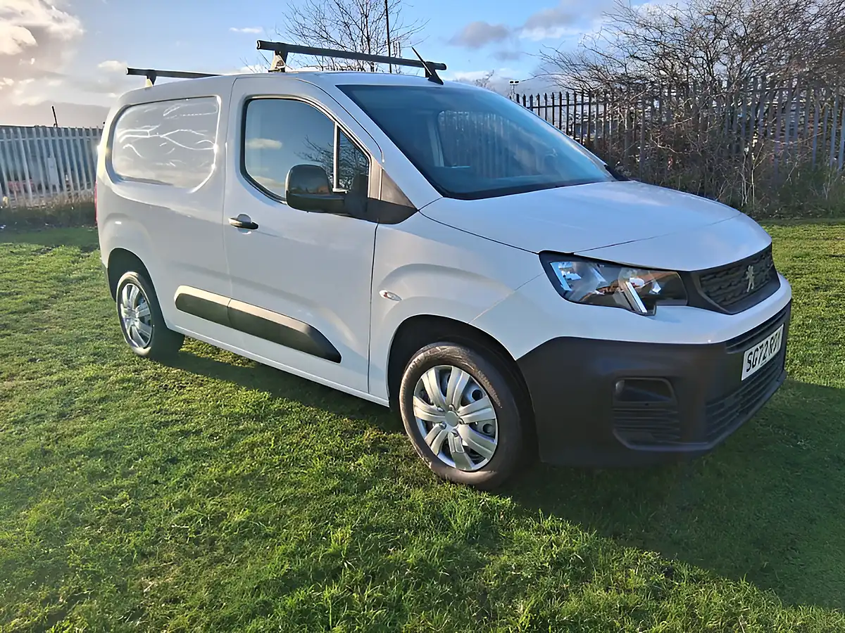 Used 2022 Peugeot Partner Professional Premium Plus White - Interior and Exterior details 7