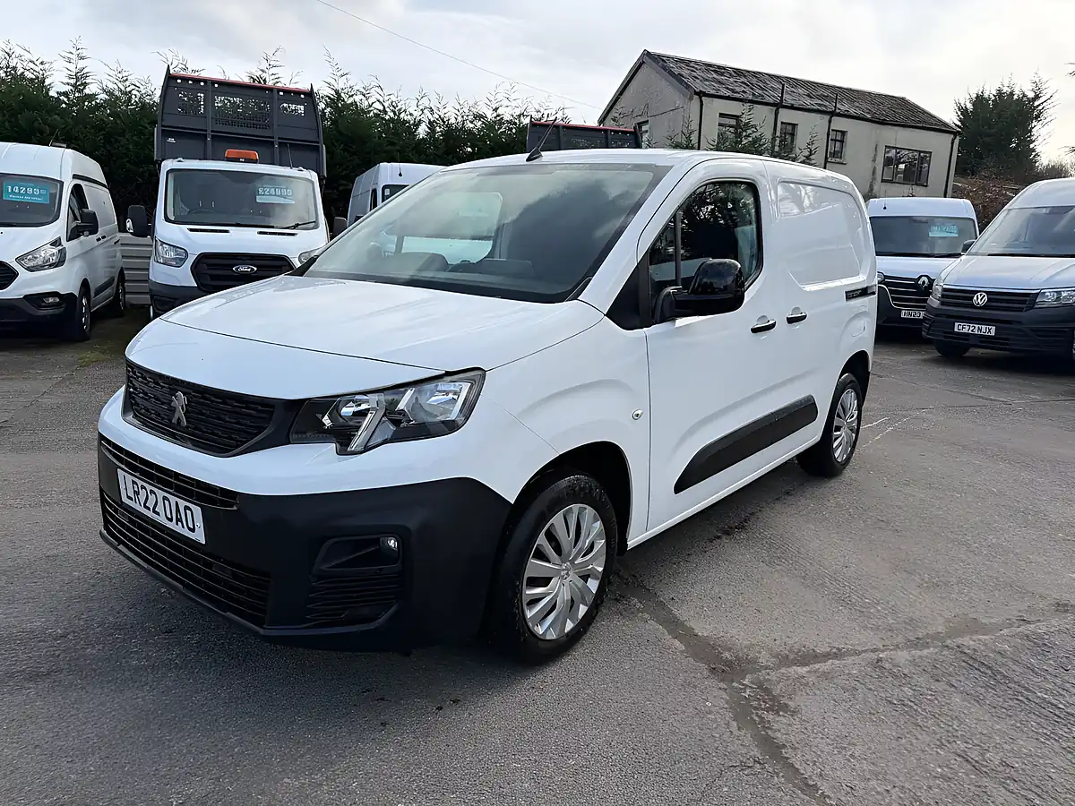 Used 2022 Peugeot Partner Professional Premium Standard White - Front View