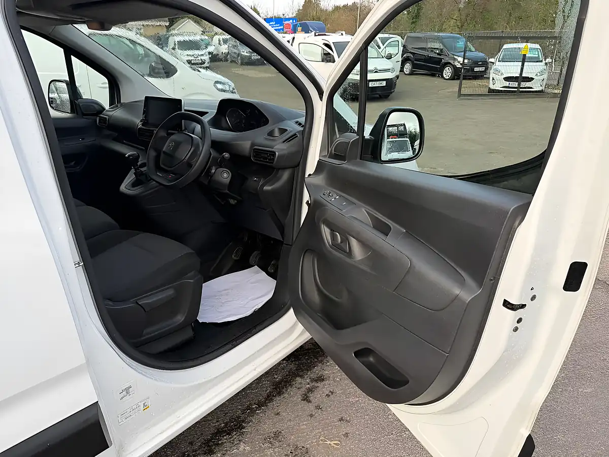 Used 2022 Peugeot Partner Professional Premium Standard White - Interior and Exterior details 12