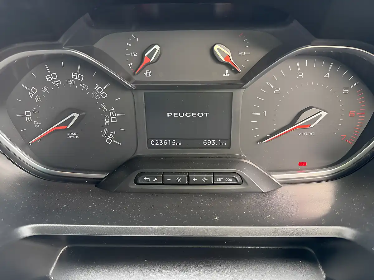 Used 2022 Peugeot Partner Professional Premium Standard White - Interior and Exterior details 13