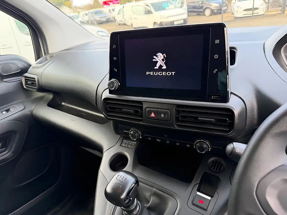 Used 2022 Peugeot Partner Professional Premium Standard White - Interior and Exterior details 15
