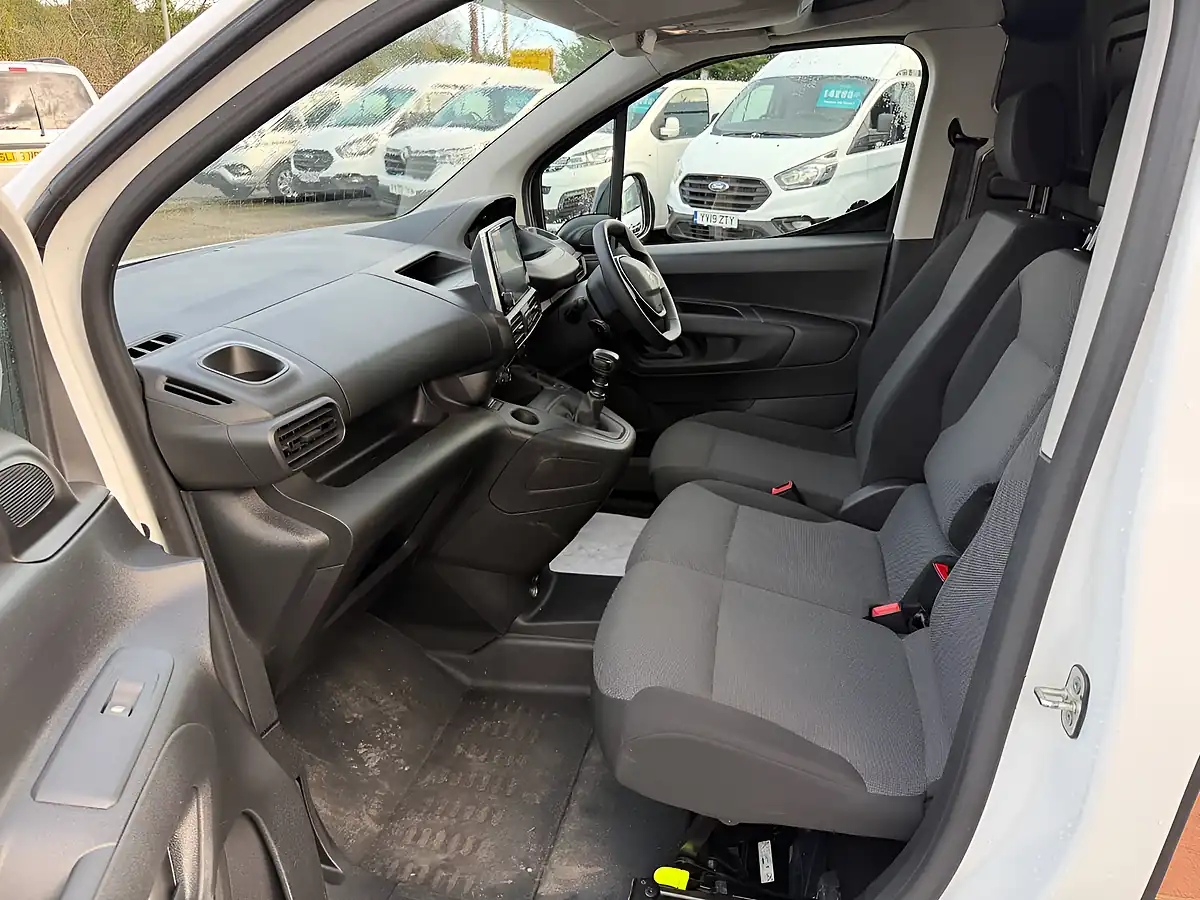 Used 2022 Peugeot Partner Professional Premium Standard White - Interior and Exterior details 20