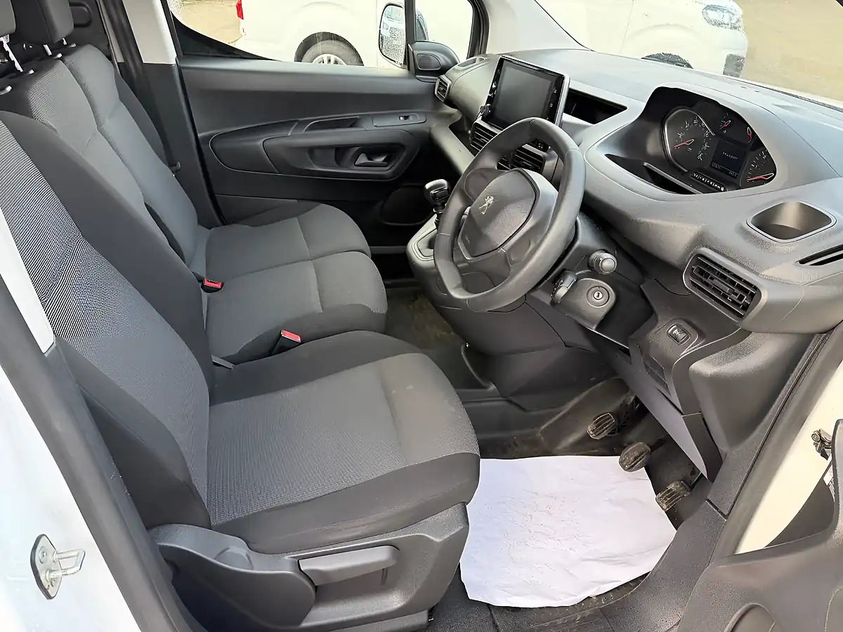 Used 2022 Peugeot Partner Professional Premium Standard White - Interior and Exterior details 3
