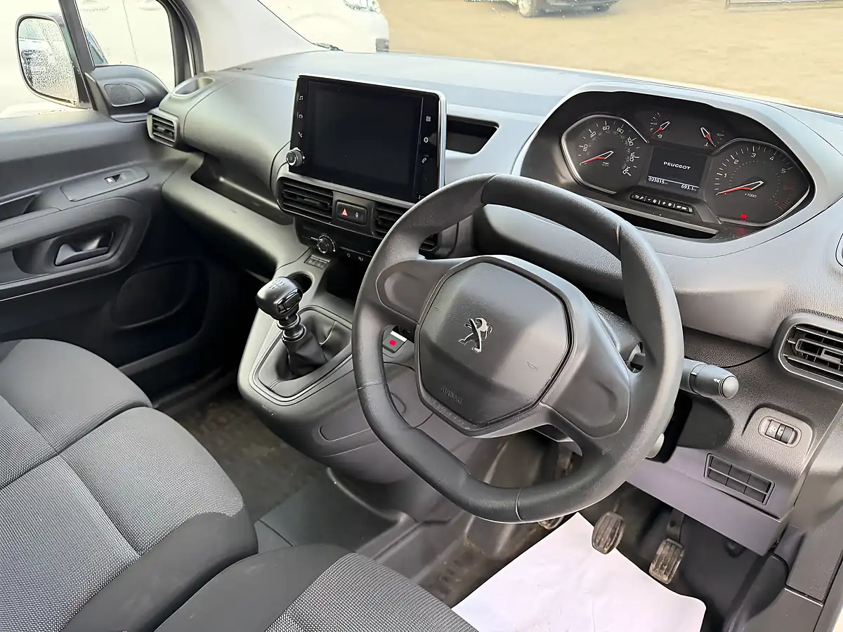 Used 2022 Peugeot Partner Professional Premium Standard White - Interior and Exterior details 4