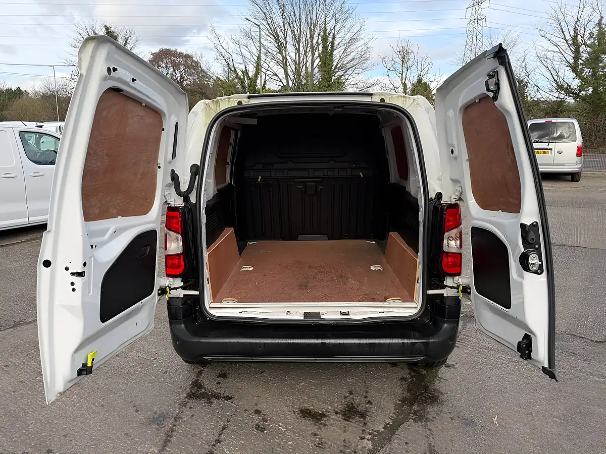 Used 2022 Peugeot Partner Professional Premium Standard White - Interior and Exterior details 5