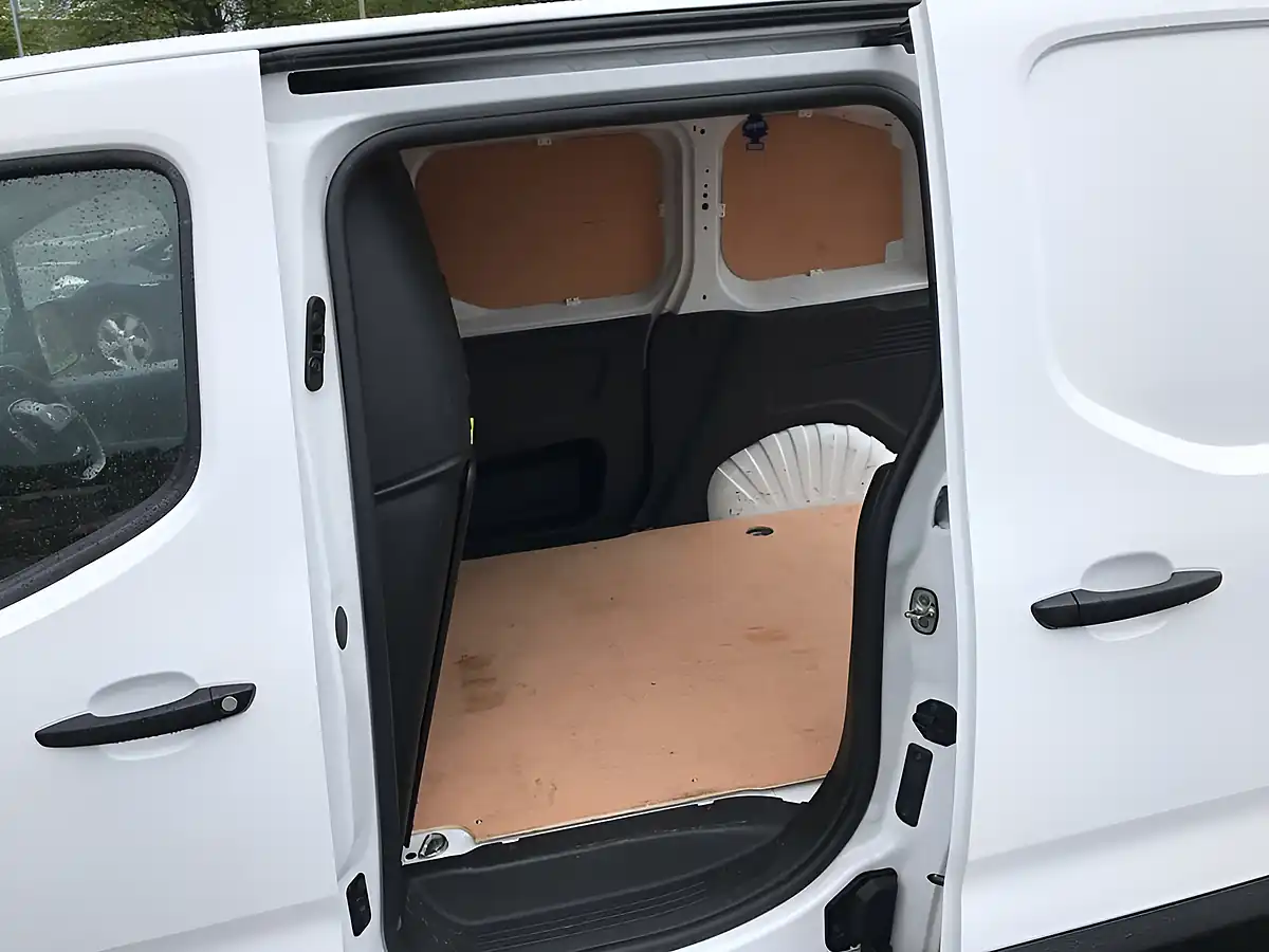 Used 2022 Peugeot Partner Professional Premium Standard White - Interior and Exterior details 16