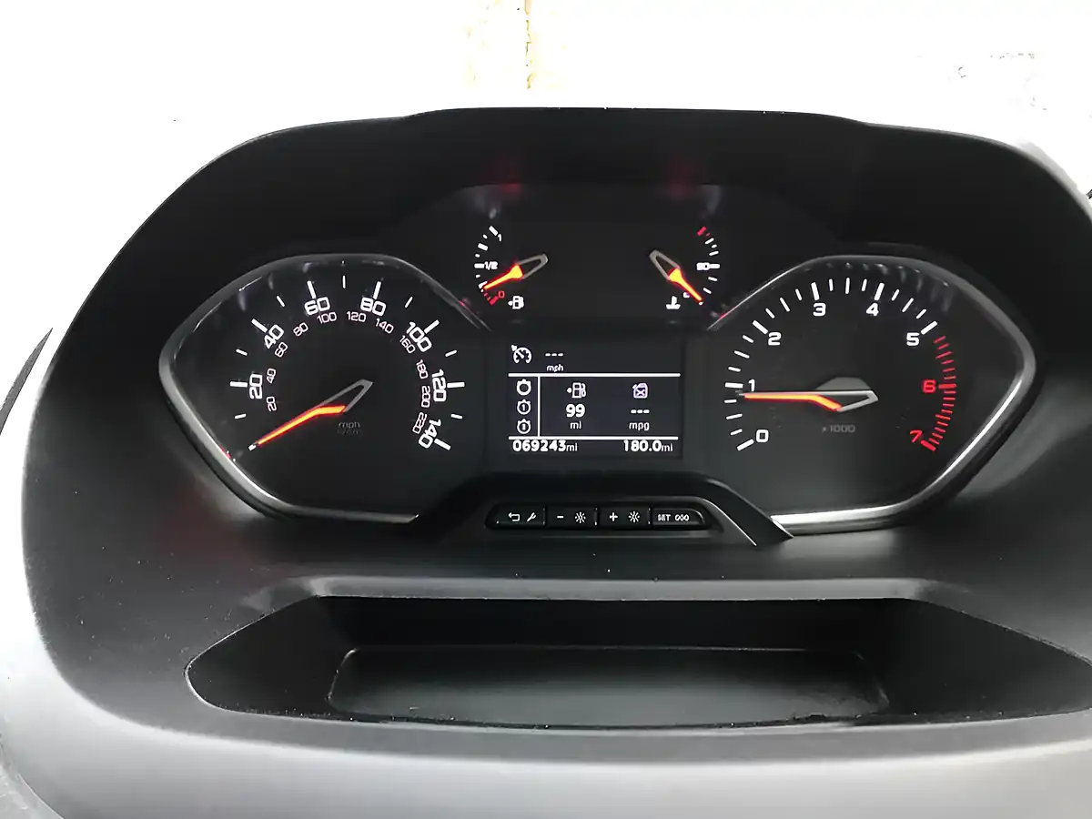 Used 2022 Peugeot Partner Professional Premium Standard White - Interior and Exterior details 17