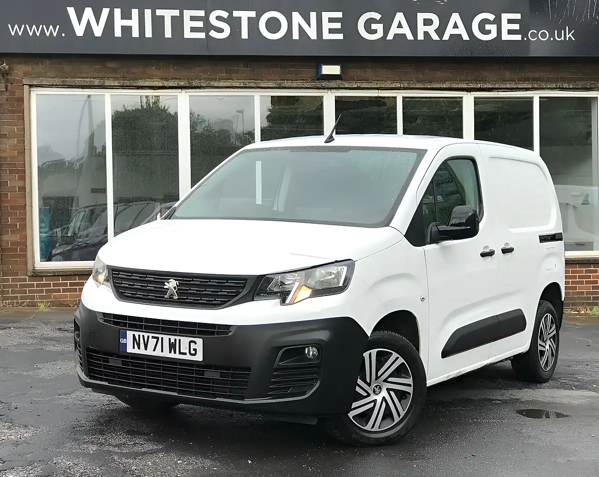 Used 2022 Peugeot Partner Professional Premium Standard White - Interior and Exterior details 3