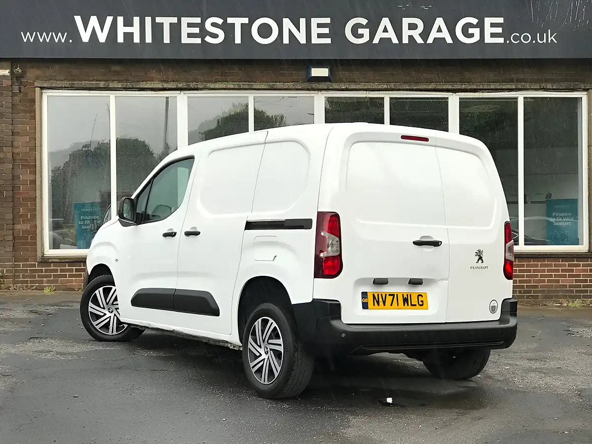 Used 2022 Peugeot Partner Professional Premium Standard White - Interior and Exterior details 4