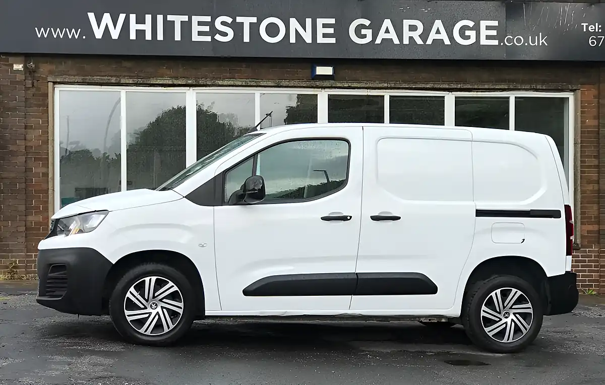 Used 2022 Peugeot Partner Professional Premium Standard White - Interior and Exterior details 6