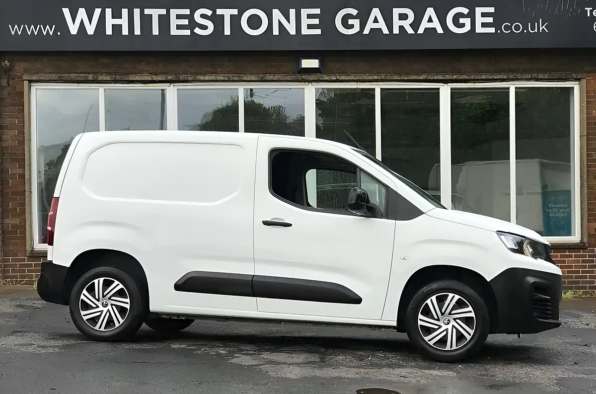 Used 2022 Peugeot Partner Professional Premium Standard White - Interior and Exterior details 7