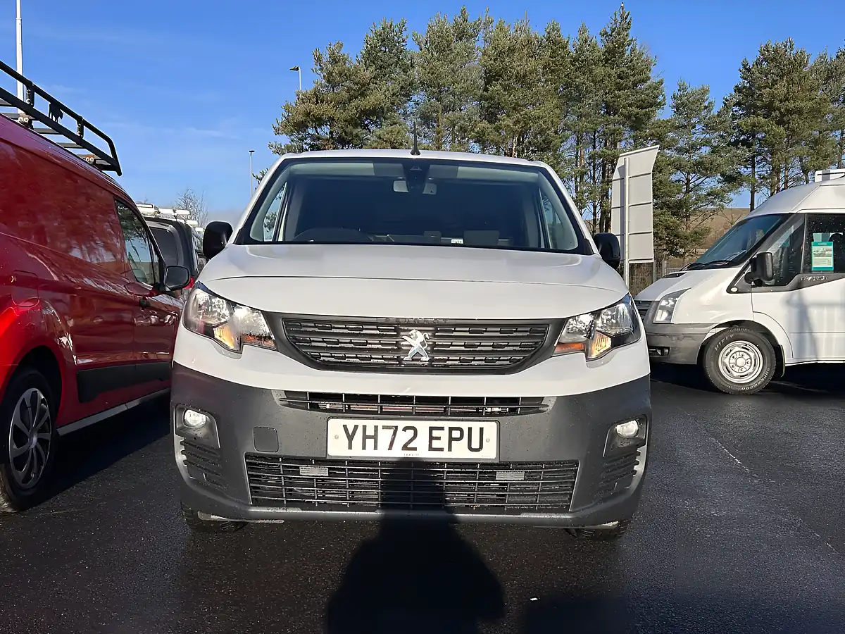 Used 2022 Peugeot Partner Professional Premium White - Interior and Exterior details 10