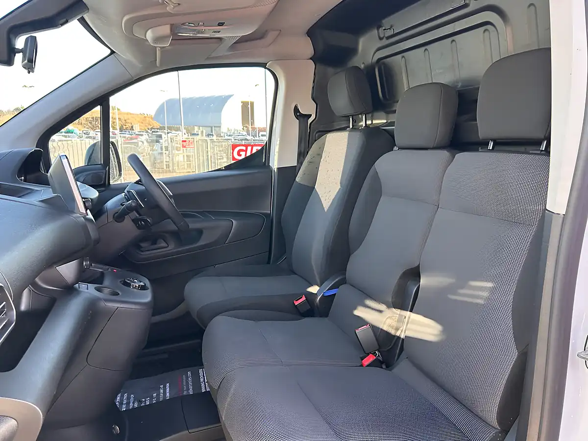 Used 2022 Peugeot Partner Professional Premium White - Interior and Exterior details 12