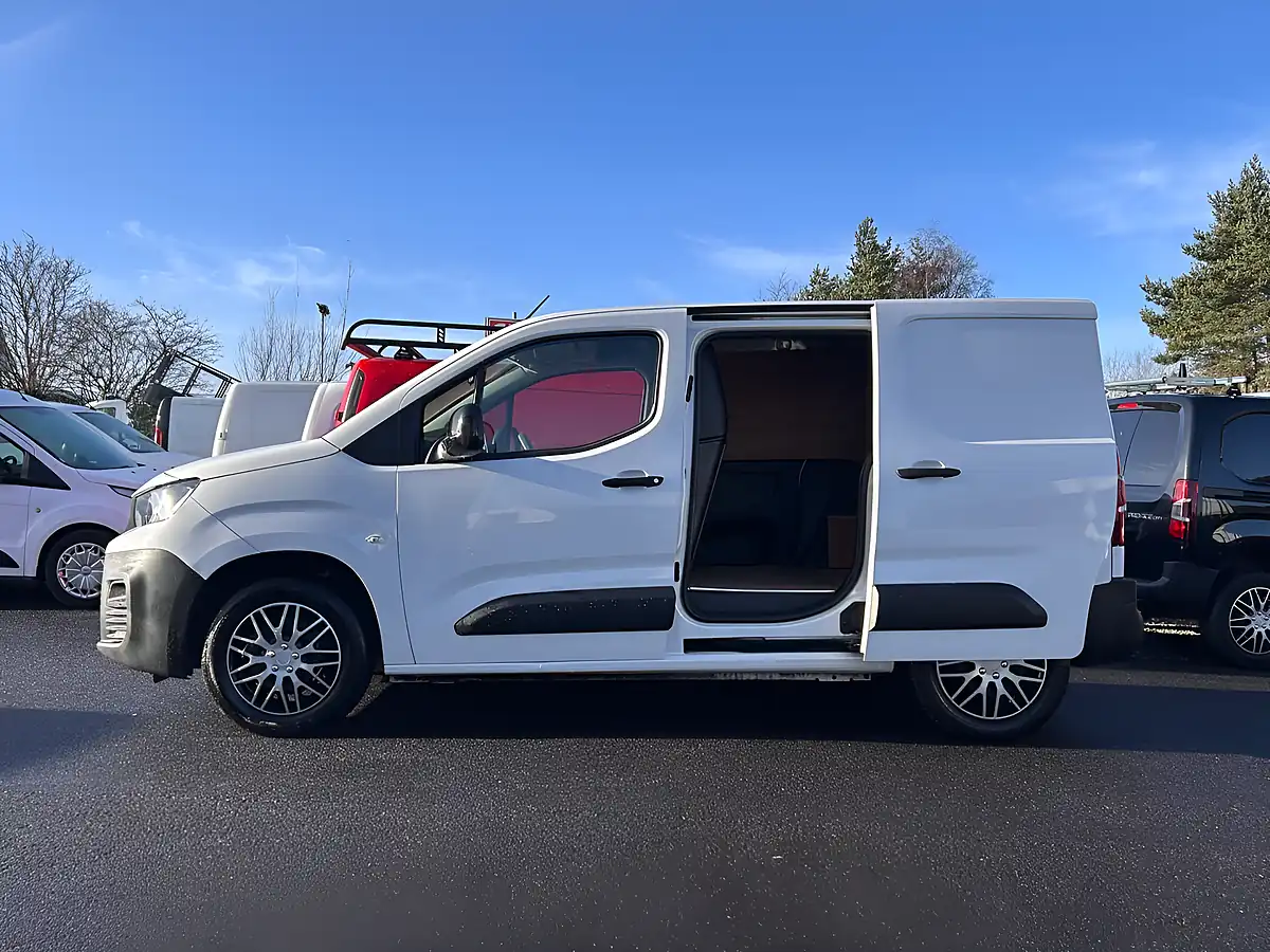 Used 2022 Peugeot Partner Professional Premium White - Interior and Exterior details 13