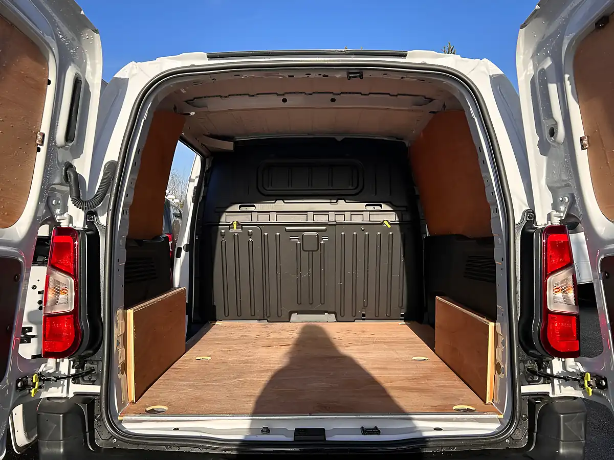 Used 2022 Peugeot Partner Professional Premium White - Interior and Exterior details 14