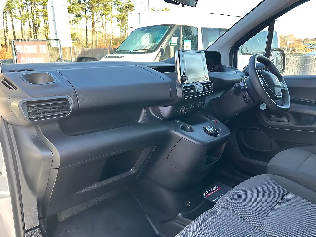 Used 2022 Peugeot Partner Professional Premium White - Interior and Exterior details 16
