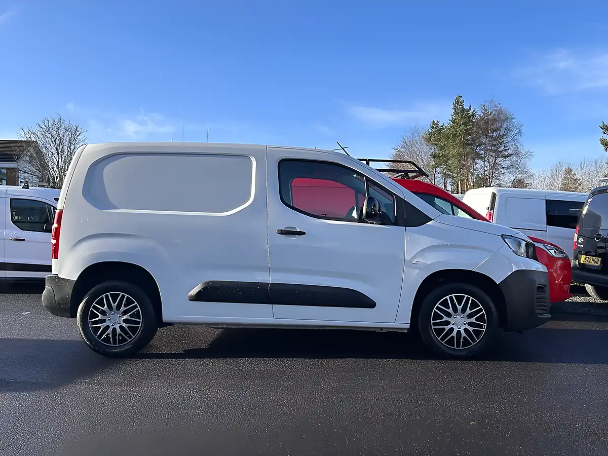 Used 2022 Peugeot Partner Professional Premium White - Interior and Exterior details 3