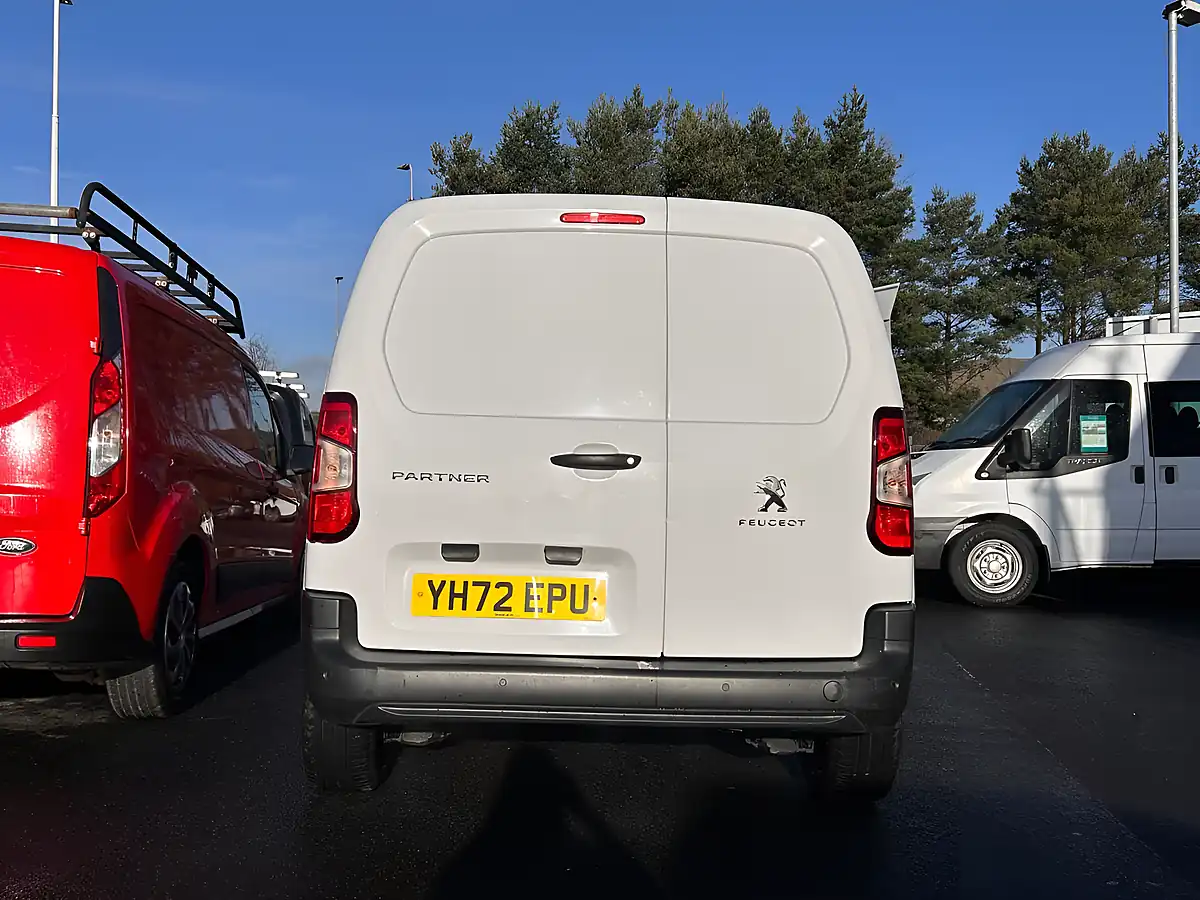 Used 2022 Peugeot Partner Professional Premium White - Interior and Exterior details 5