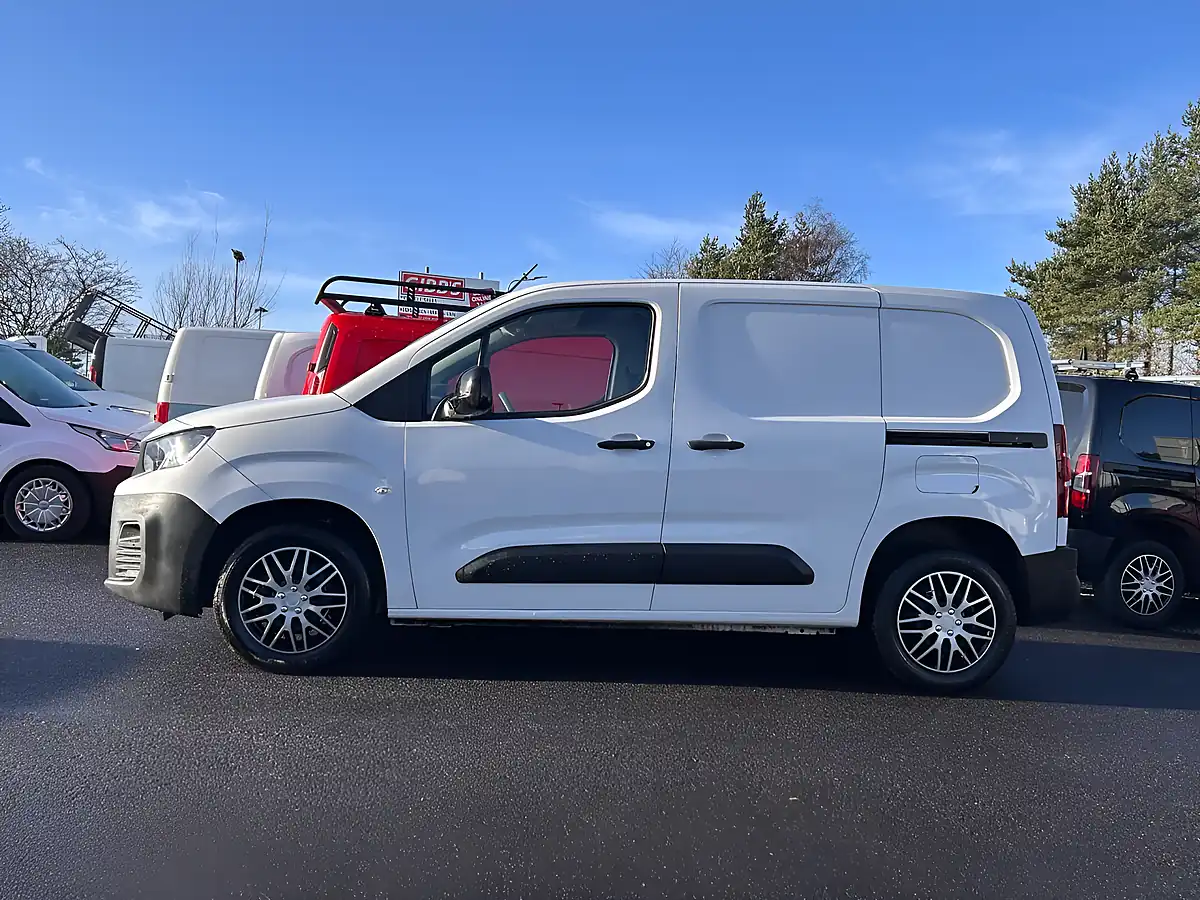 Used 2022 Peugeot Partner Professional Premium White - Interior and Exterior details 8