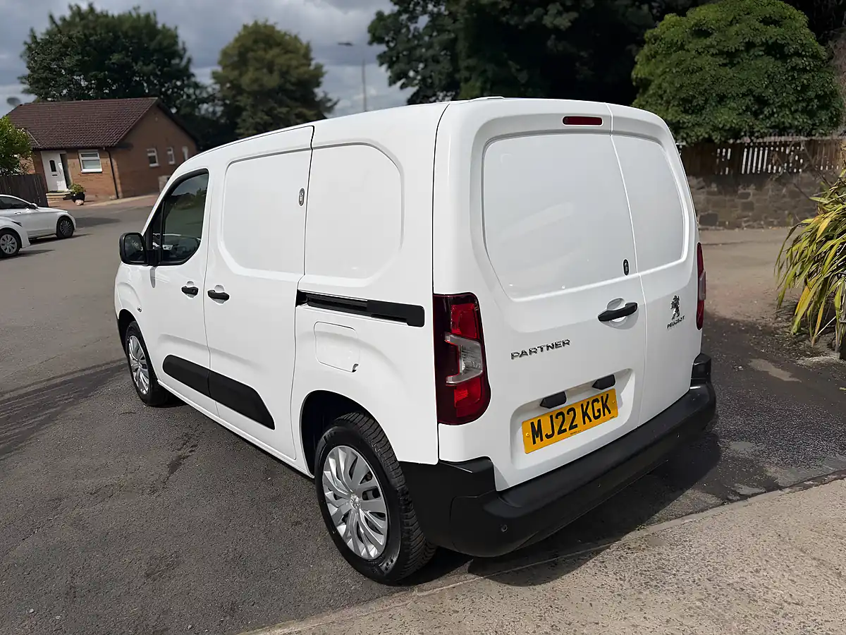 Used 2022 Peugeot Partner Professional Premium White - Interior and Exterior details 10