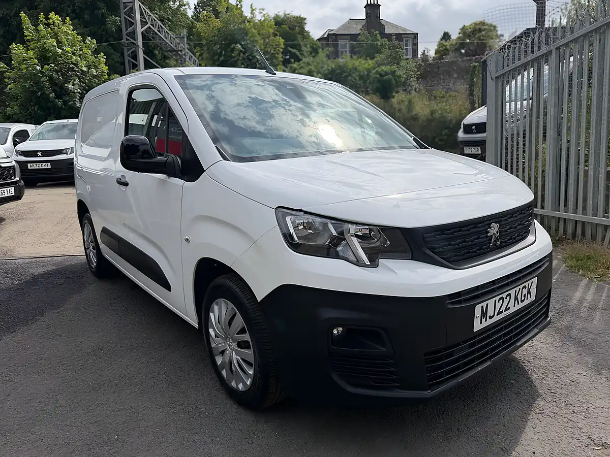 Used 2022 Peugeot Partner Professional Premium White - Interior and Exterior details 11