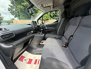 Used 2022 Peugeot Partner Professional Premium White - Interior and Exterior details 14
