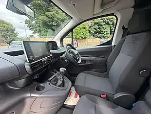 Used 2022 Peugeot Partner Professional Premium White - Interior and Exterior details 15