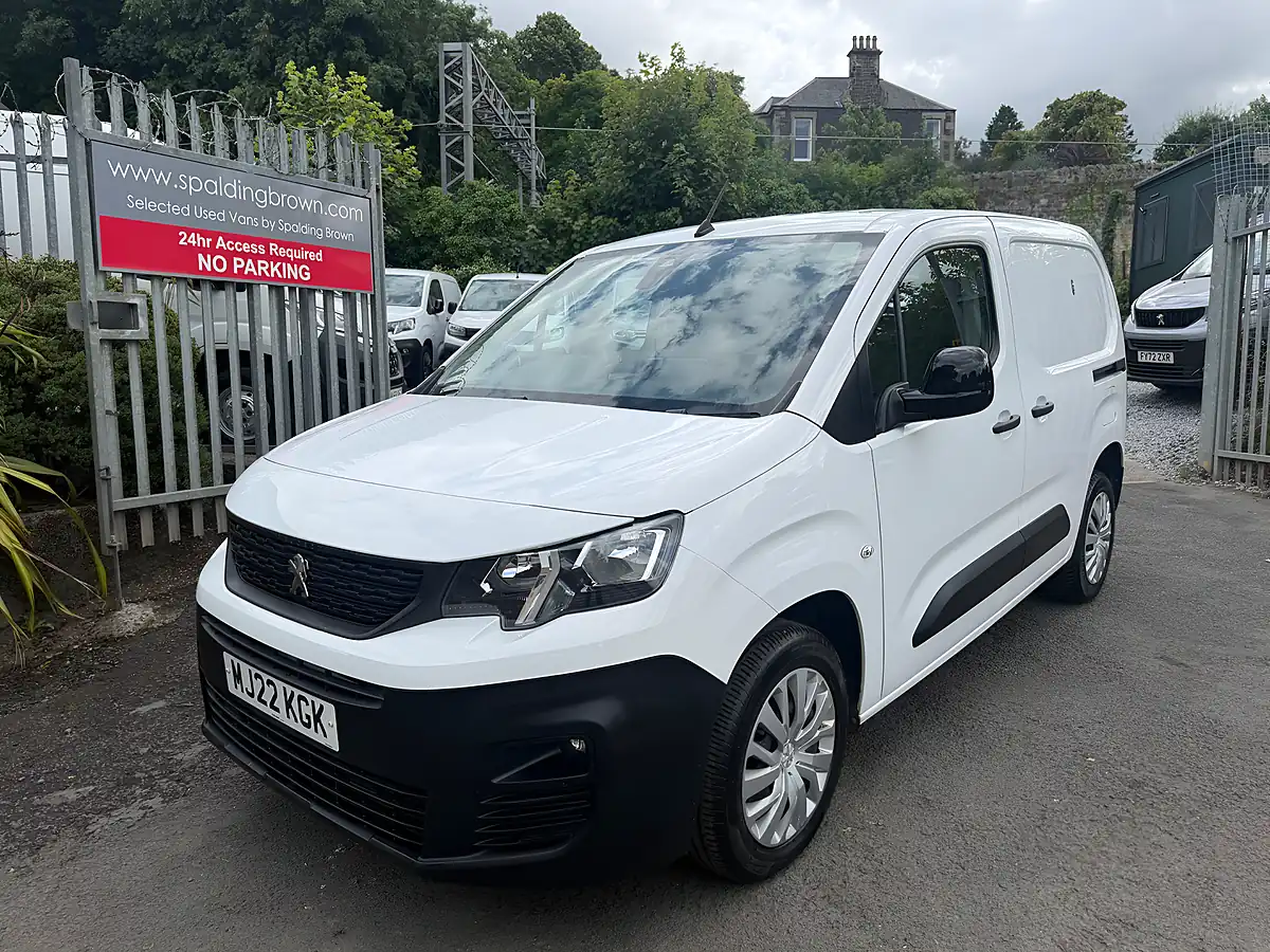 Used 2022 Peugeot Partner Professional Premium White - Interior and Exterior details 16