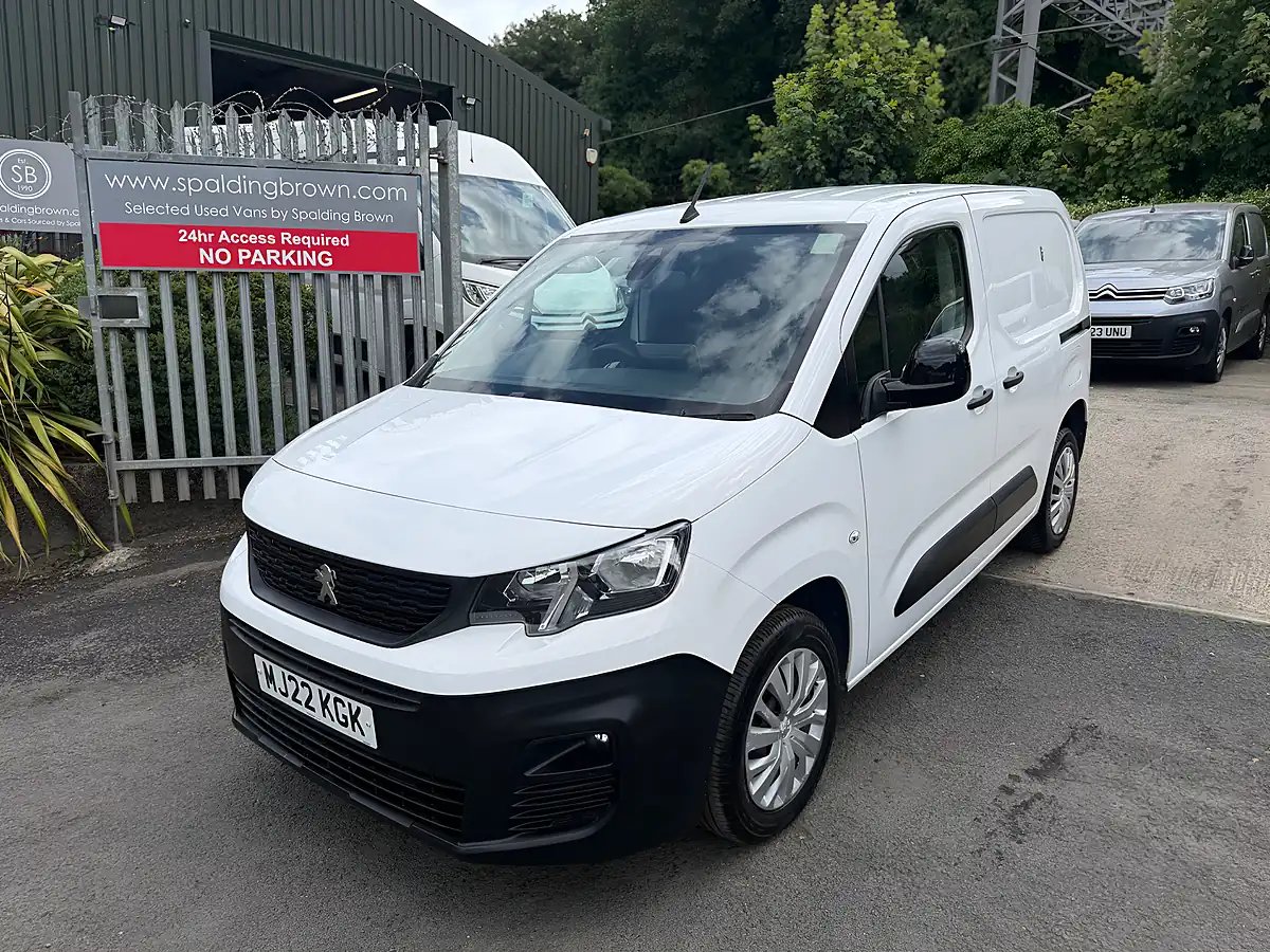 Used 2022 Peugeot Partner Professional Premium White - Interior and Exterior details 17