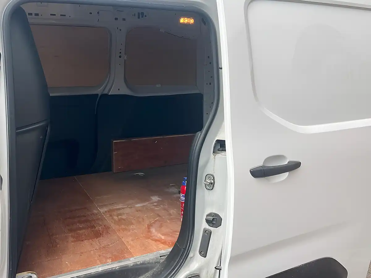 Used 2022 Peugeot Partner Professional Premium White - Interior and Exterior details 12