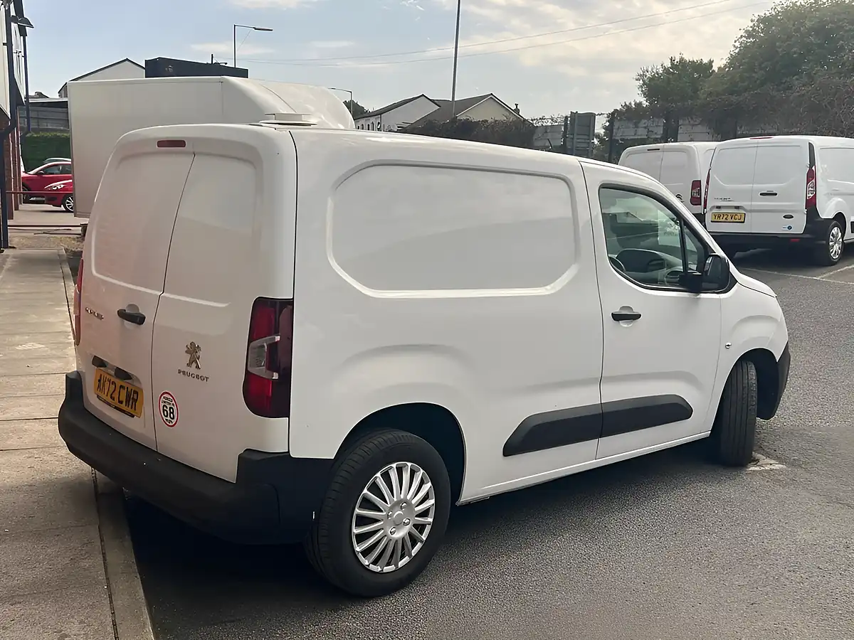Used 2022 Peugeot Partner Professional Premium White - Interior and Exterior details 3
