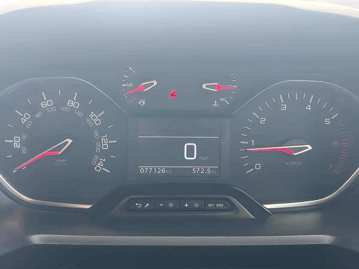 Used 2022 Peugeot Partner Professional Premium White - Interior and Exterior details 5