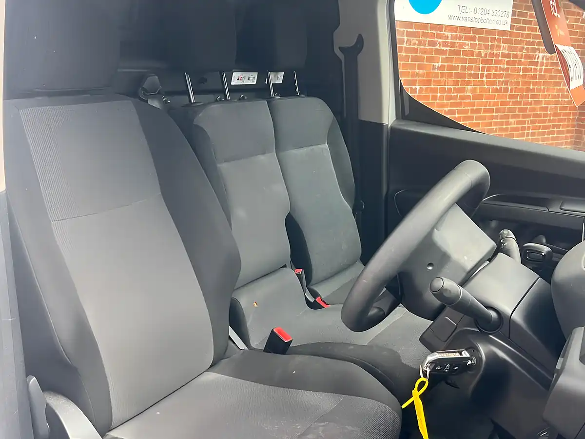Used 2022 Peugeot Partner Professional Premium White - Interior and Exterior details 7