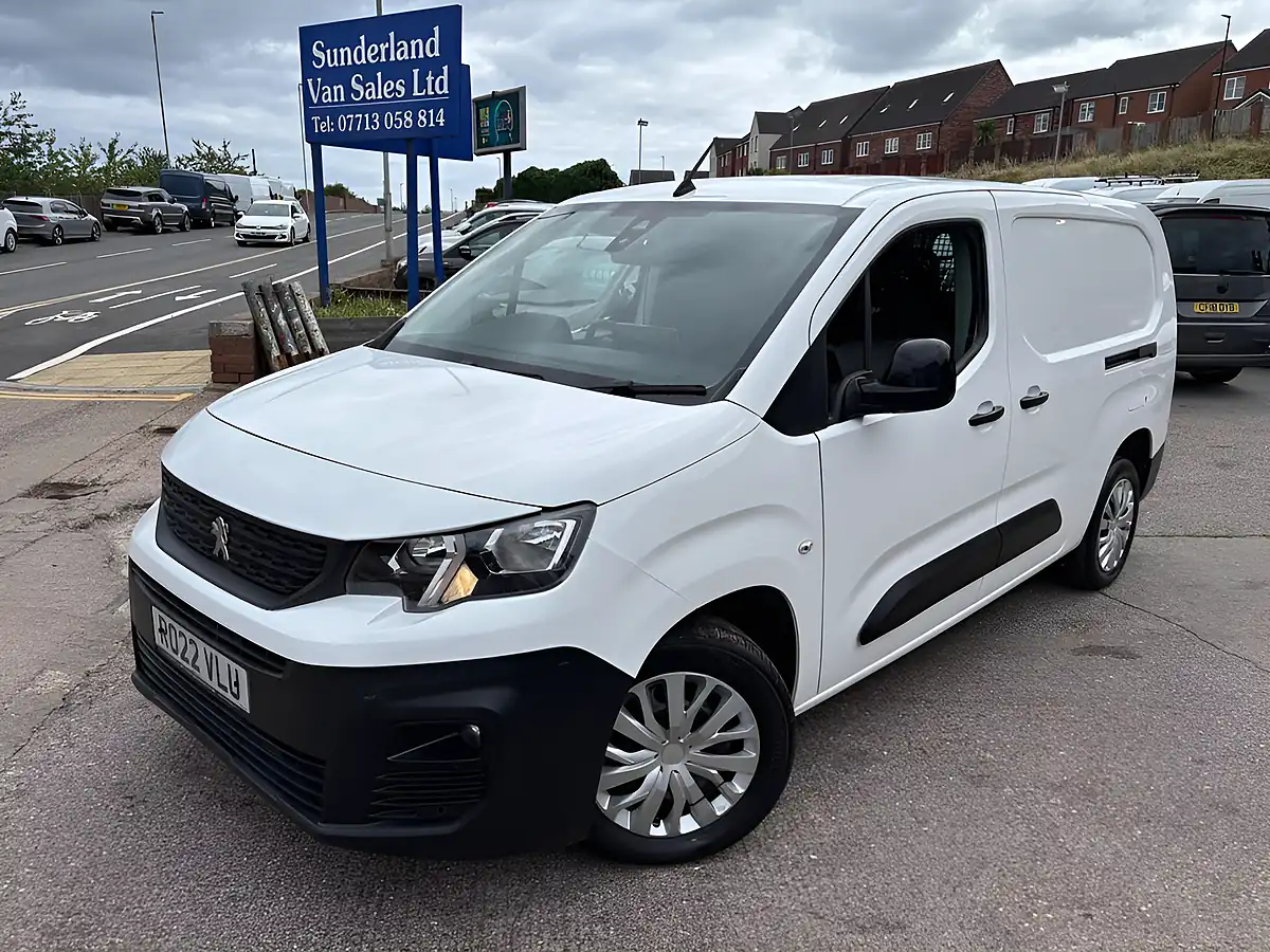 Used 2022 Peugeot Partner Professional Premium White - Front View