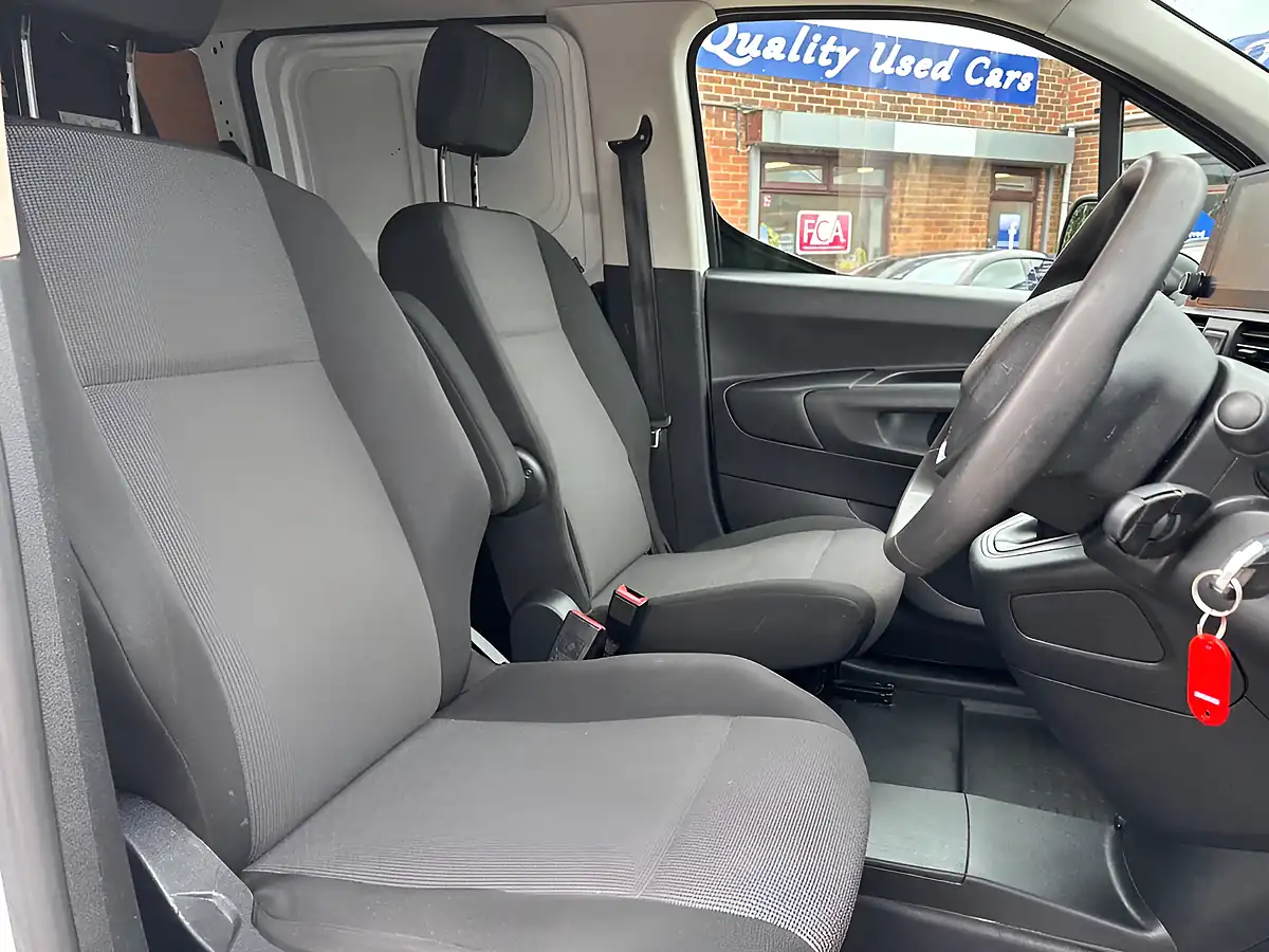 Used 2022 Peugeot Partner Professional Premium White - Interior and Exterior details 10