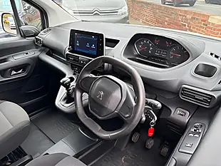 Used 2022 Peugeot Partner Professional Premium White - Interior and Exterior details 11