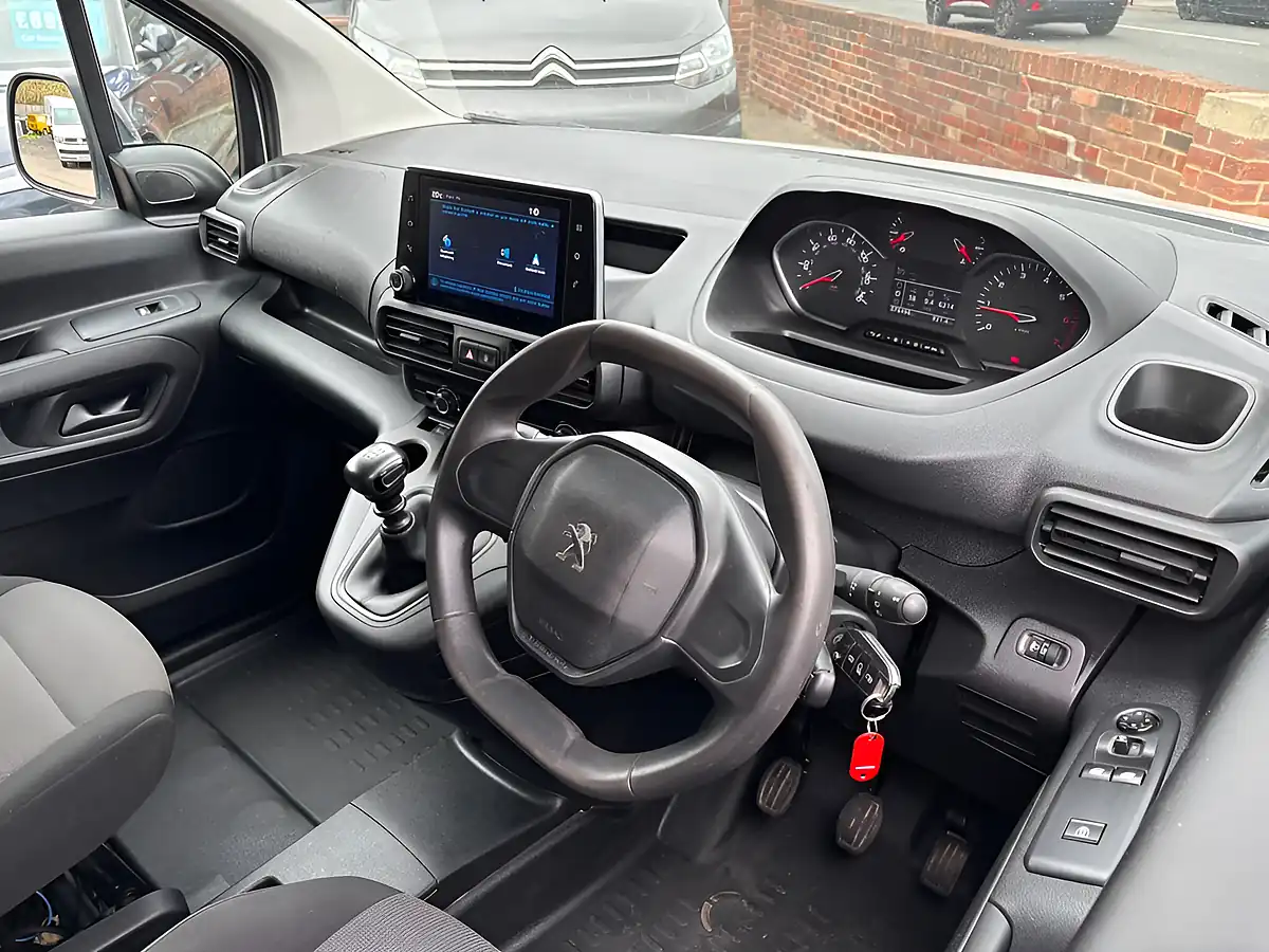 Used 2022 Peugeot Partner Professional Premium White - Interior and Exterior details 11
