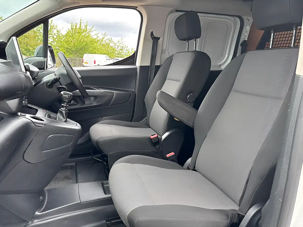 Used 2022 Peugeot Partner Professional Premium White - Interior and Exterior details 16