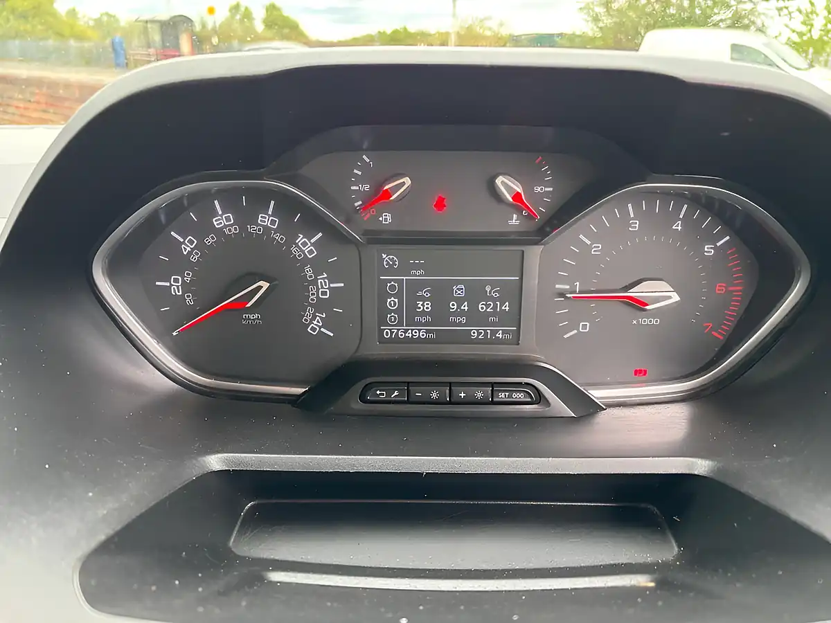 Used 2022 Peugeot Partner Professional Premium White - Interior and Exterior details 18