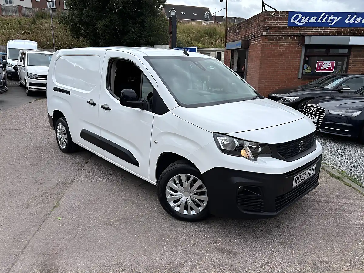 Used 2022 Peugeot Partner Professional Premium White - Interior and Exterior details 3