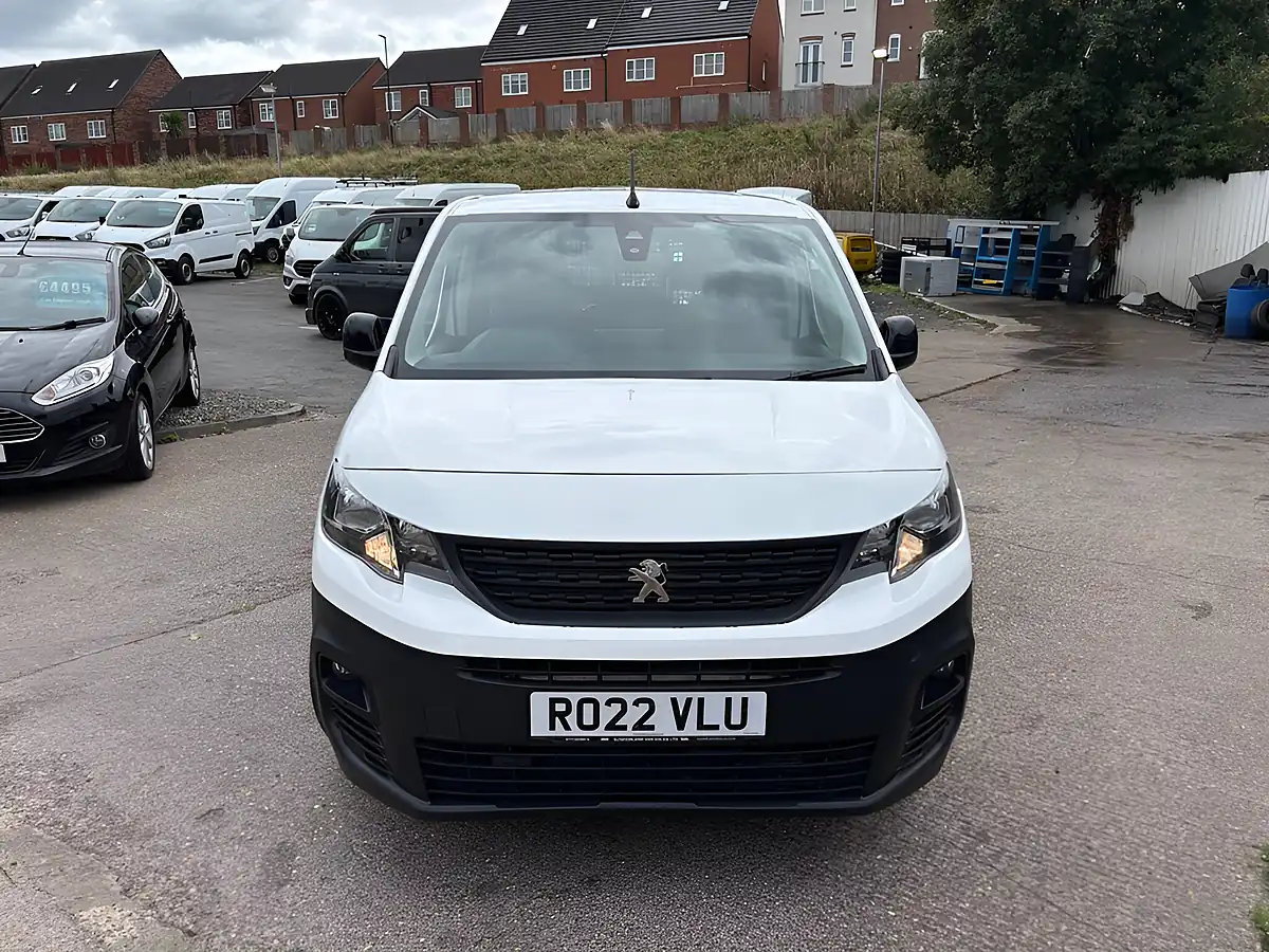 Used 2022 Peugeot Partner Professional Premium White - Interior and Exterior details 4