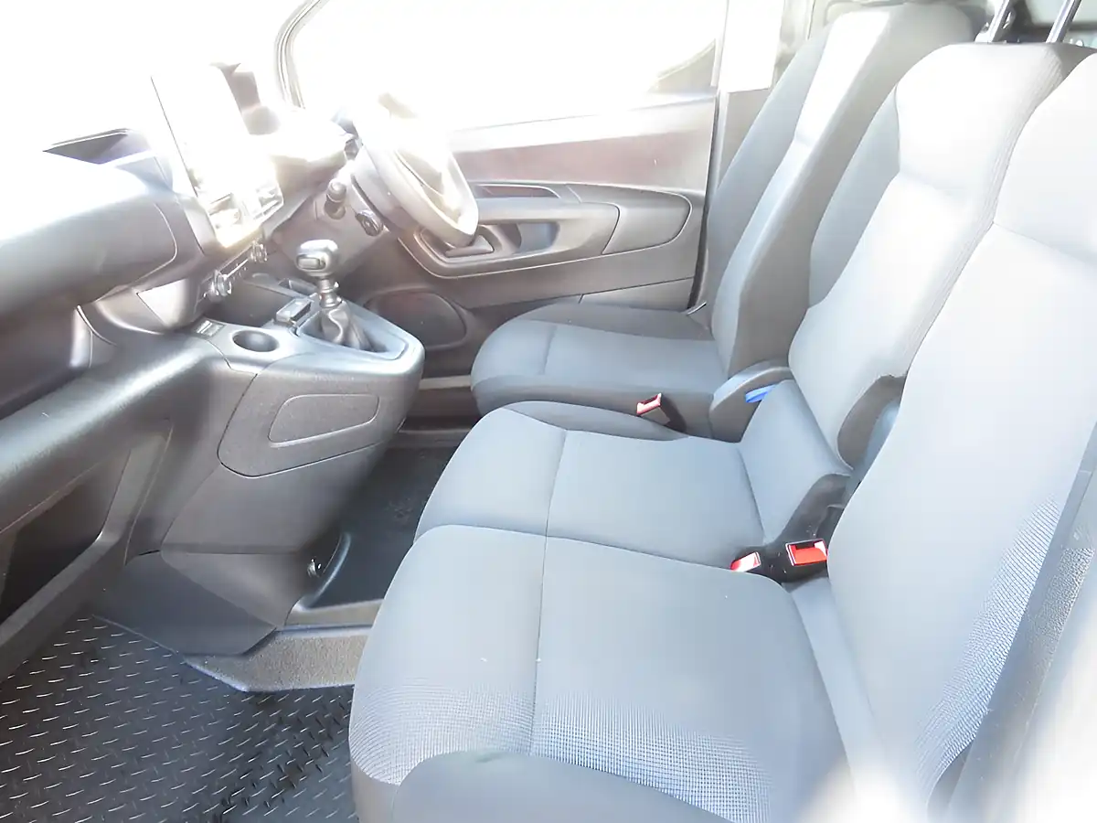 Used 2022 Peugeot Partner Professional Premium White - Interior and Exterior details 3