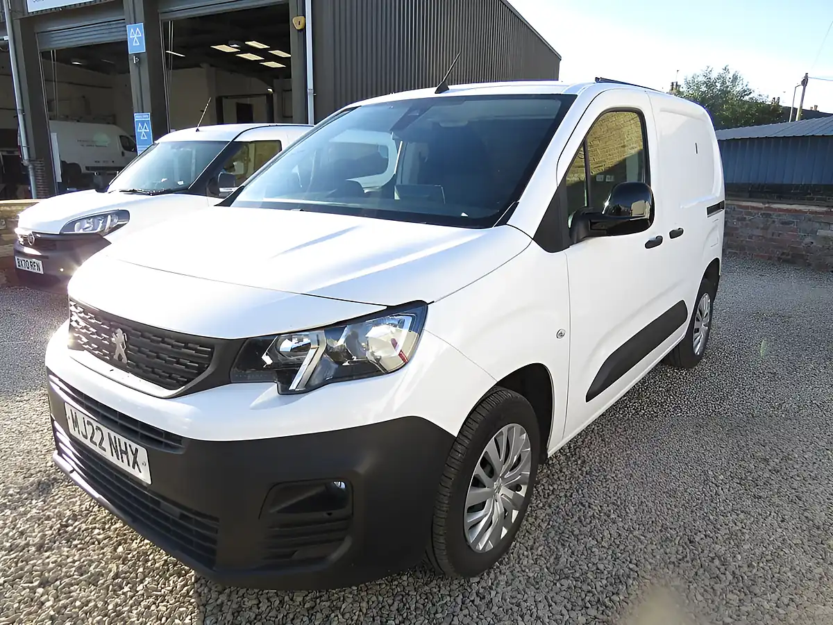 Used 2022 Peugeot Partner Professional Premium White - Interior and Exterior details 4